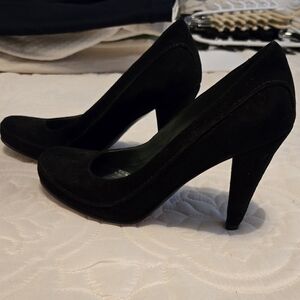 Vince Camuto Black Heels Elegant Design